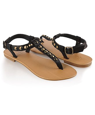 metal suslemeli siyah sandalet ornekleri Yaz Aylarının Vazgeçilmez Ayakkabıları Sandaletler 11