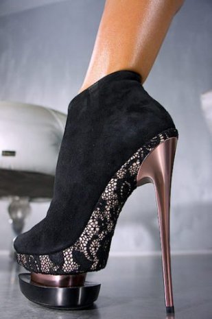 ok yuksek topuklu farkli siyah topuklu ayakkabi ornekleri Siyah Süet Yüksek Platform Topuklu Ayakkabılar 22