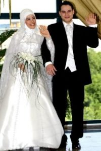 Yeni Sezon Tesettürlü Gelinlik Modelleri