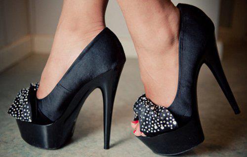siyah saten tasli abiye ayakkabi modeli Rengarenk Topuklu Ayakkabı Trendleri 17
