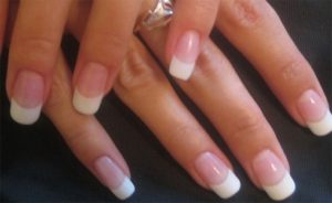 French manikür ile tırnak güzelliği