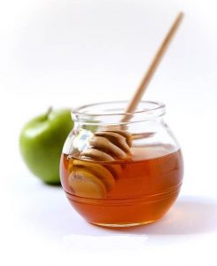 Akne İçin Bal ve Elma Yüz Maskesi