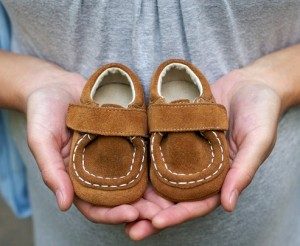 Bebeklere ve Çocuklara İlk Ne zaman Ayakkabı Giydirilmelidir ?