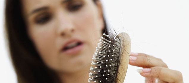 kadinlarda sac dokulmesi Erkek ve Kadınlarda Saç Dökülmesinin Nedenleri ve Tedavisi 2